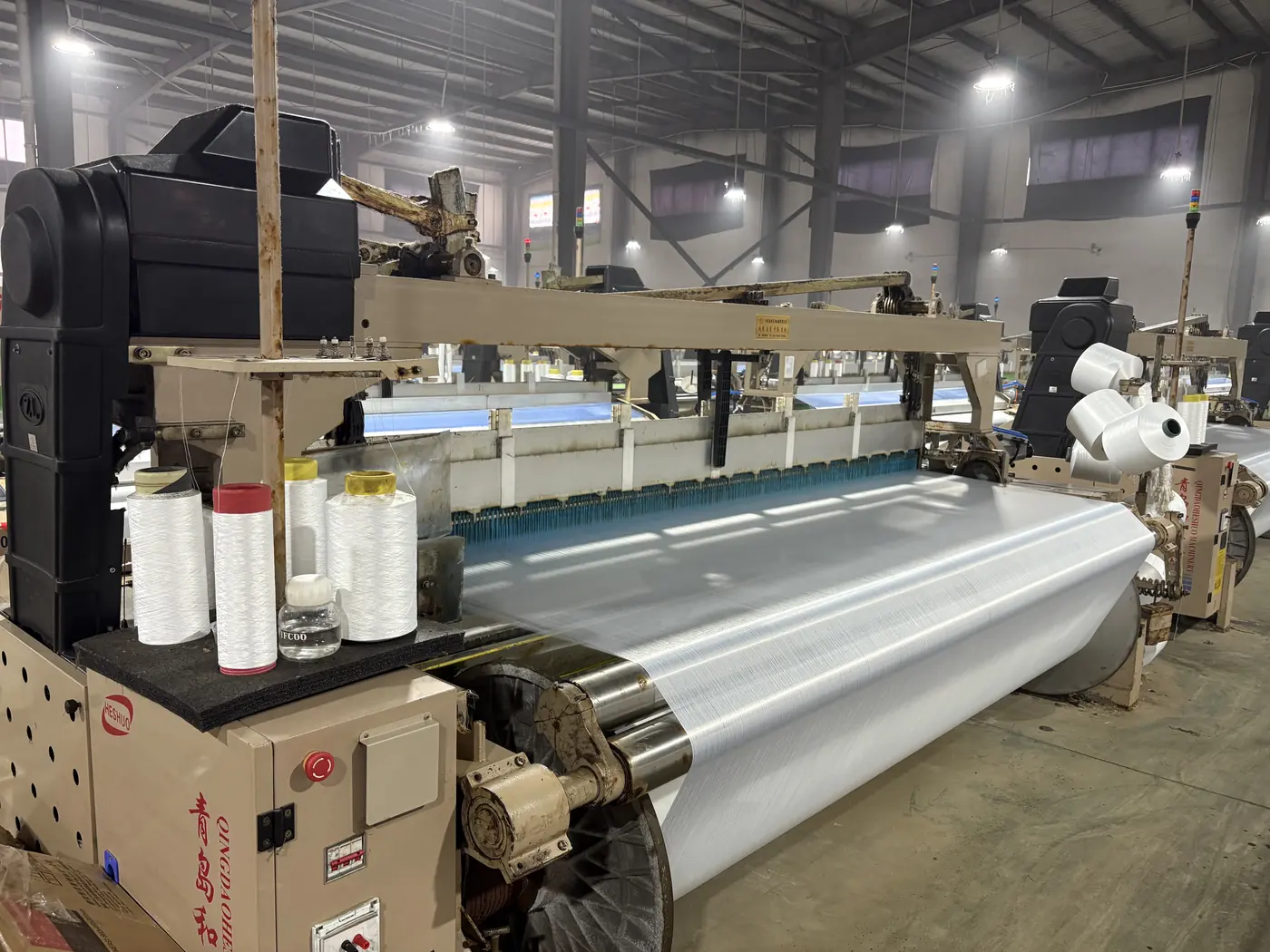 Weaving equipment from the supplied factory photographs